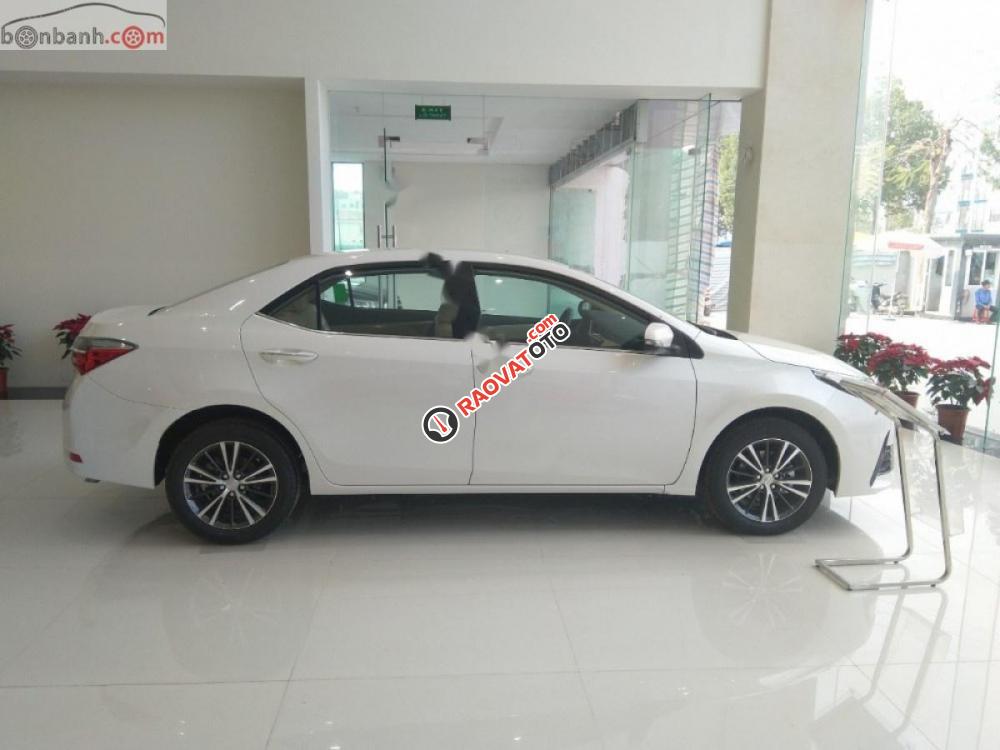 Cần bán xe Toyota Corolla altis 1.8 CVT sản xuất 2019, màu trắng-2