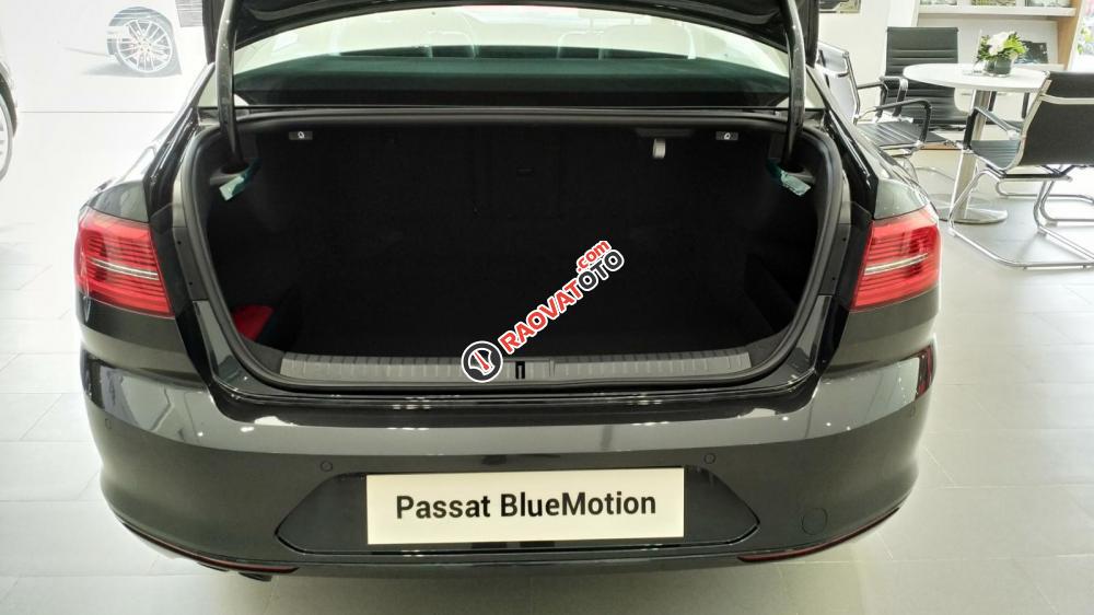 Bán xe Volkswagen Passat Bluemotion, xe Đức nhập khẩu chính hãng, hỗ trợ vay, trả trước chỉ 400 triệu. LH: 0933 365 188-4