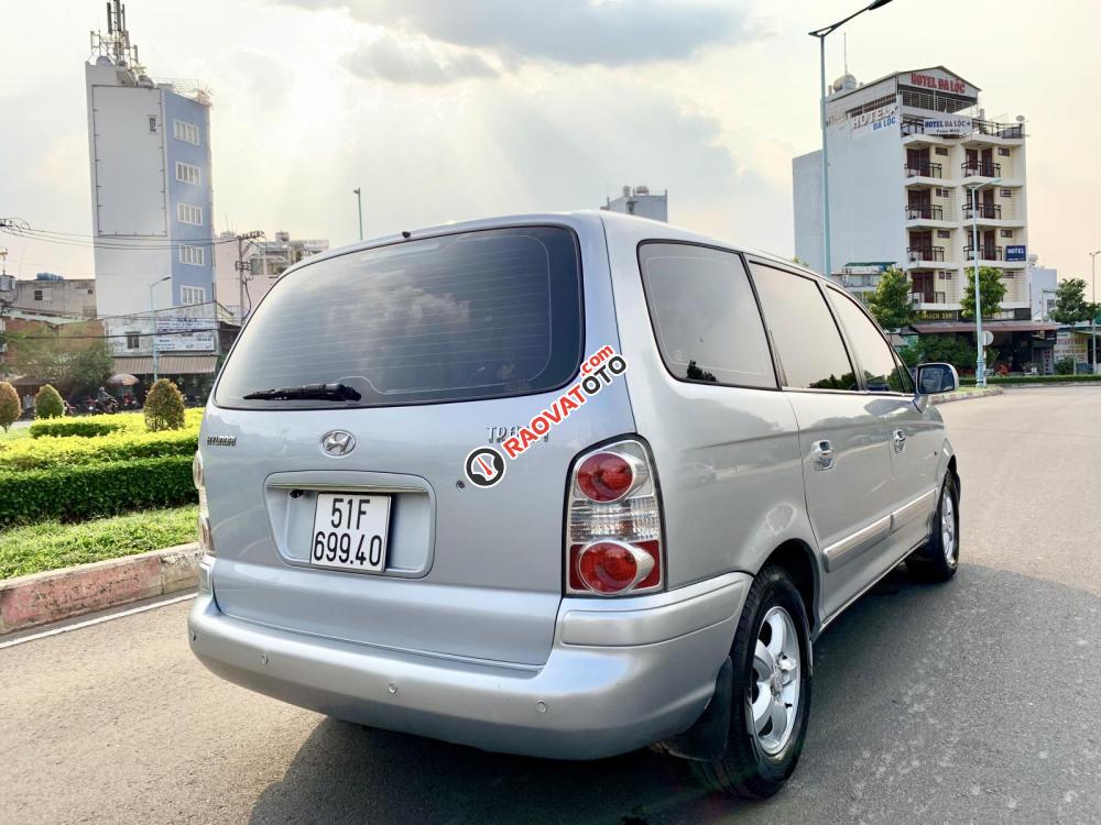 Hyundai Trajet tự động 2007 nhập mới 2012, 8 chỗ màu bạc, máy xăng 100km 10 lít, xe nhà xài-3