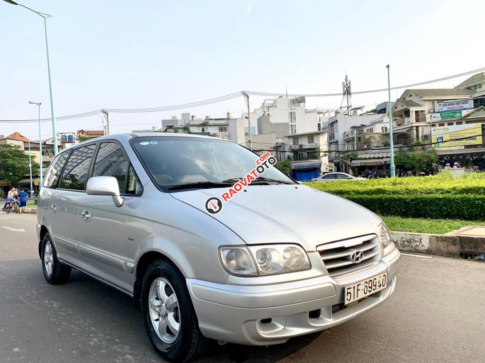 Hyundai Trajet tự động 2007 nhập mới 2012, 8 chỗ màu bạc, máy xăng 100km 10 lít, xe nhà xài-1