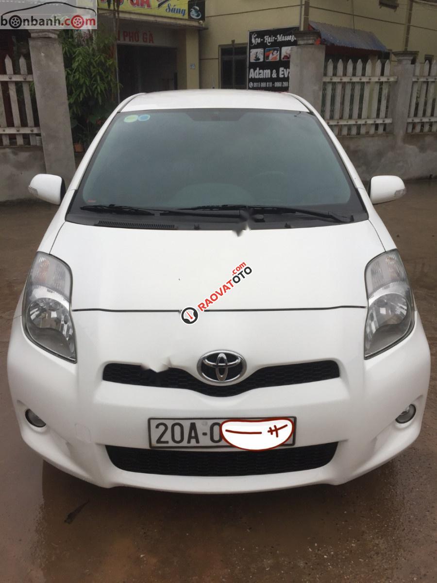 Cần bán lại xe Toyota Yaris RS năm 2013, màu trắng, nhập khẩu, bản RS Sport hơn bản thường-2