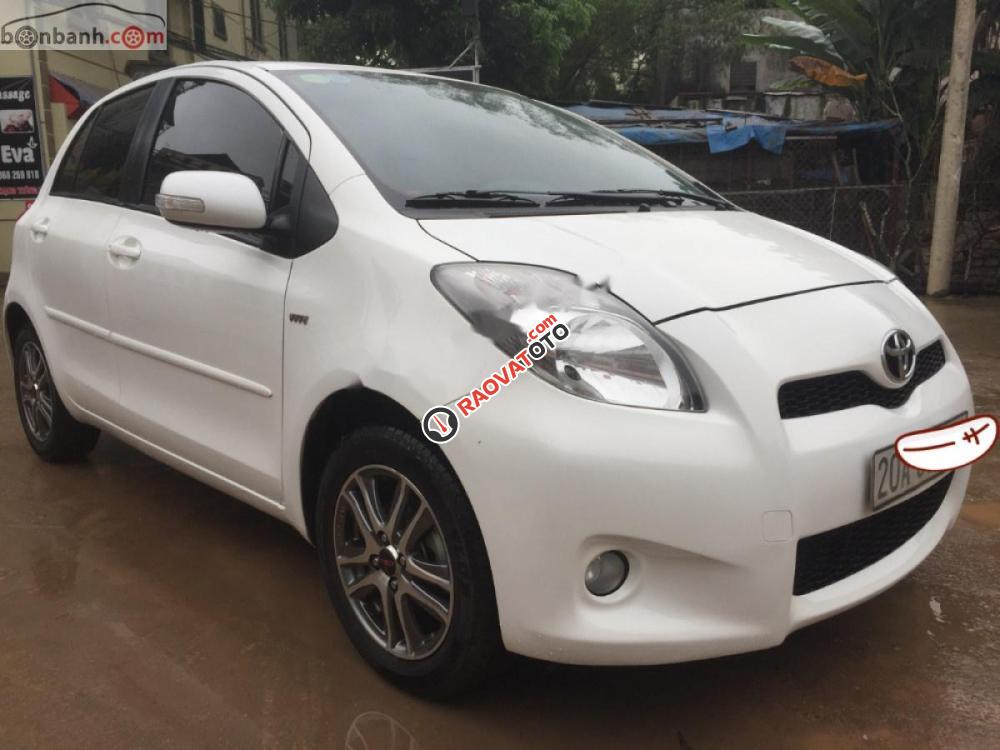 Cần bán lại xe Toyota Yaris RS năm 2013, màu trắng, nhập khẩu, bản RS Sport hơn bản thường-0