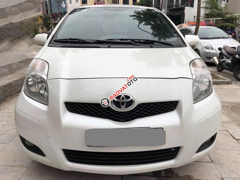 Bán Toyota Yaris 2010 nhập Nhật, màu trắng, tự động rất đẹp-1