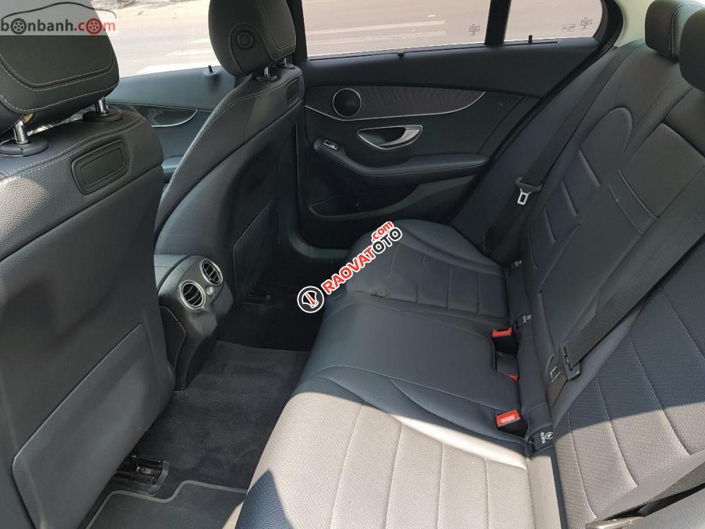 Cần bán gấp Mercedes C200 sản xuất năm 2018, màu đen-2
