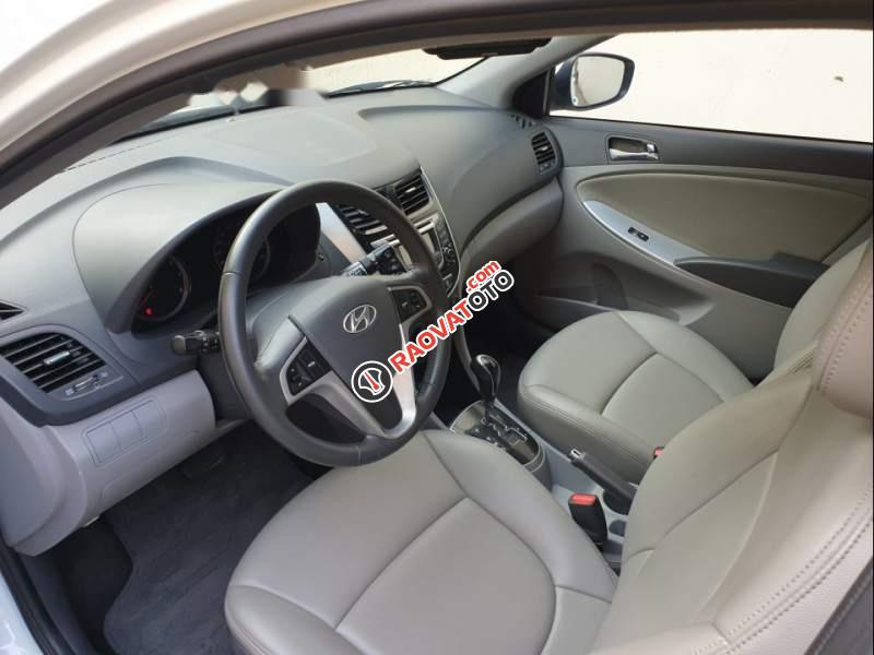 Cần bán lại xe Hyundai Accent đời 2014, màu trắng, xe nhập chính chủ, giá 435tr-1
