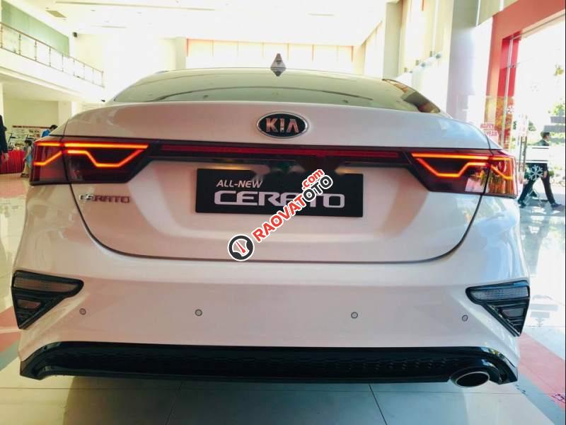 Cần bán Kia Cerato sản xuất năm 2019, màu trắng, giá tốt-1
