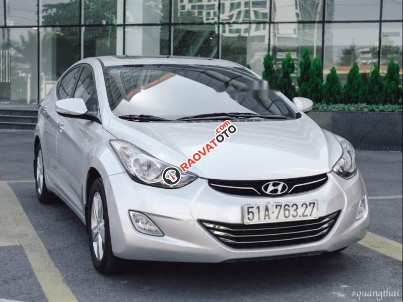 Bán gấp Hyundai Elantra 1.8AT sản xuất 2013, màu bạc-0