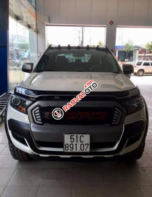 Bán xe Ford Ranger XLS 2.2MT 2016, màu trắng giá cạnh tranh-0