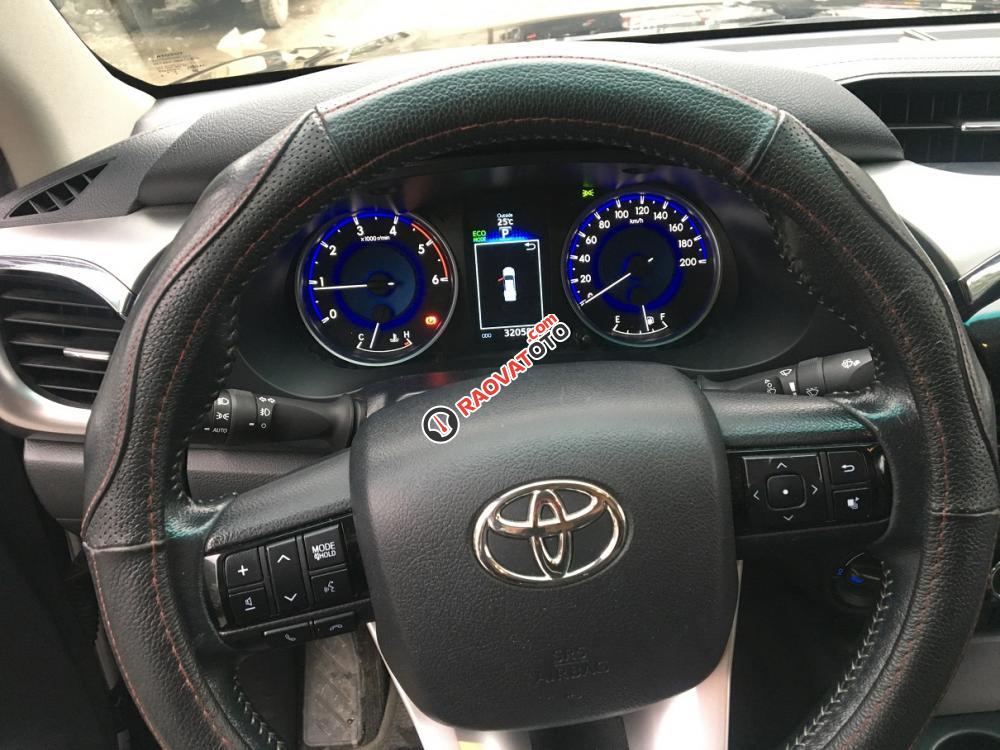 Bán Toyota Hilux 3.0G 4x4 AT 2017 chạy 3 vạn đẹp như mới-2