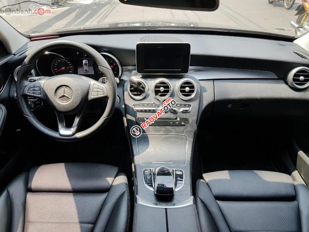 Cần bán gấp Mercedes C200 sản xuất năm 2018, màu đen-0