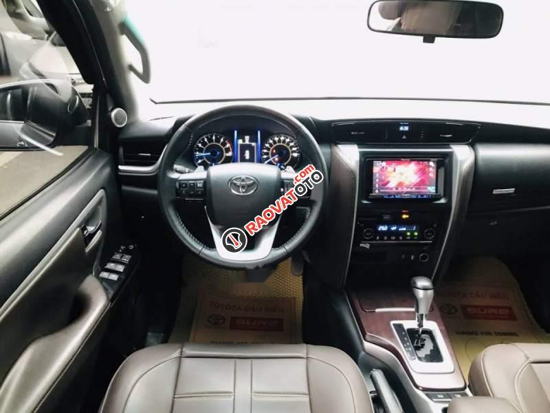 Bán Toyota Fortuner V 4x2AT sản xuất năm 2016, màu bạc, nhập khẩu chính chủ-3