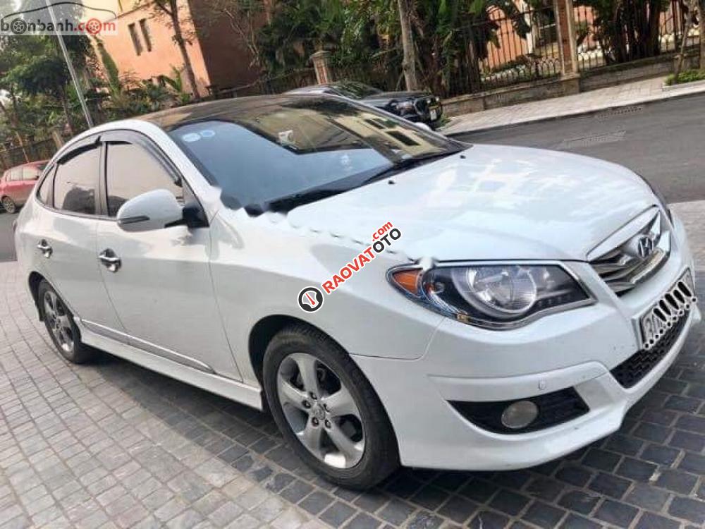 Bán Hyundai Avante 1.6 AT sản xuất năm 2014, màu trắng, xe đẹp-1