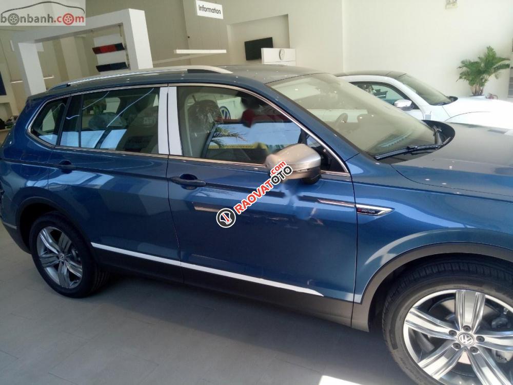 Bán xe Volkswagen Tiguan Allspace đời 2018, màu xanh dương (2B2B) nội thất màu đen-0