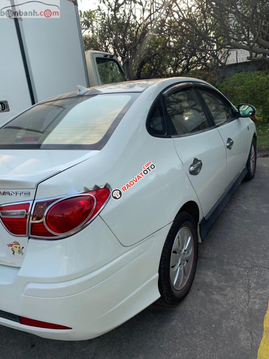Bán Hyundai Avante 1.6 MT 2011, màu trắng, xe đẹp, máy êm-2