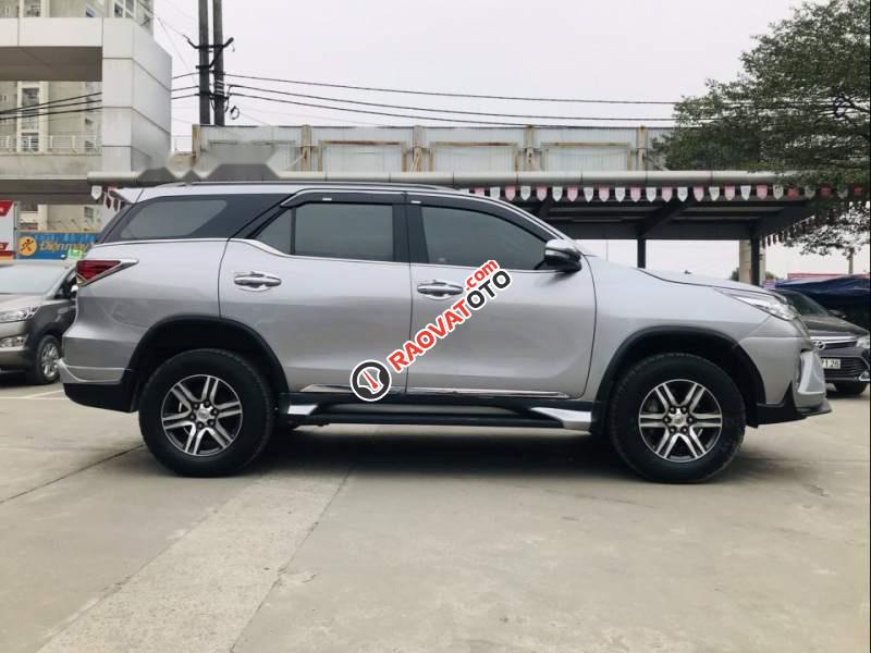 Bán Toyota Fortuner V 4x2AT sản xuất năm 2016, màu bạc, nhập khẩu chính chủ-2