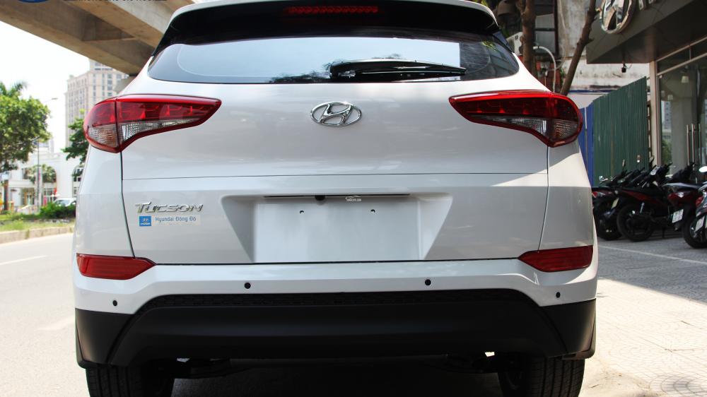 Cần bán Hyundai Tucson 2018, màu trắng-0