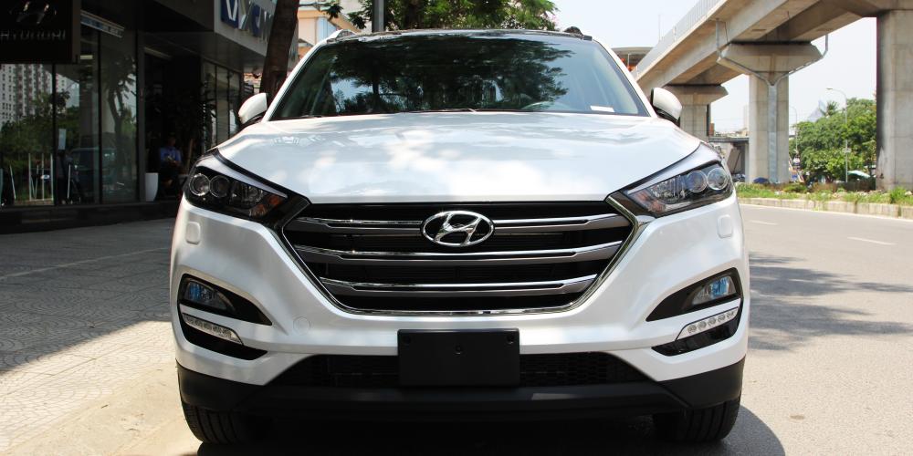 Cần bán Hyundai Tucson 2018, màu trắng-4