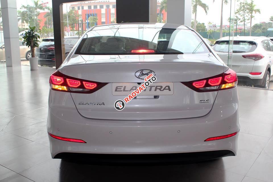 Hyundai Elantra 2019, xe có sẵn màu đỏ _ trắng, khuyến mãi lên đến 100 triệu - LH: 0919607676-2