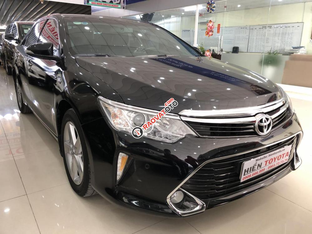 Cần bán xe Toyota Camry 2.5Q năm sản xuất 2017, màu đen-1
