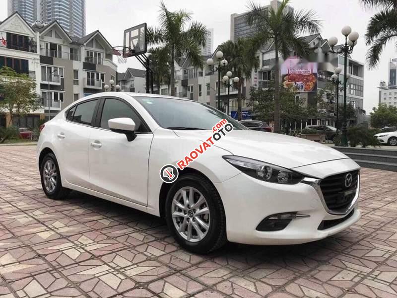 Bán Mazda 3 Facelift 2018, màu trắng, giá chỉ 680 triệu-3