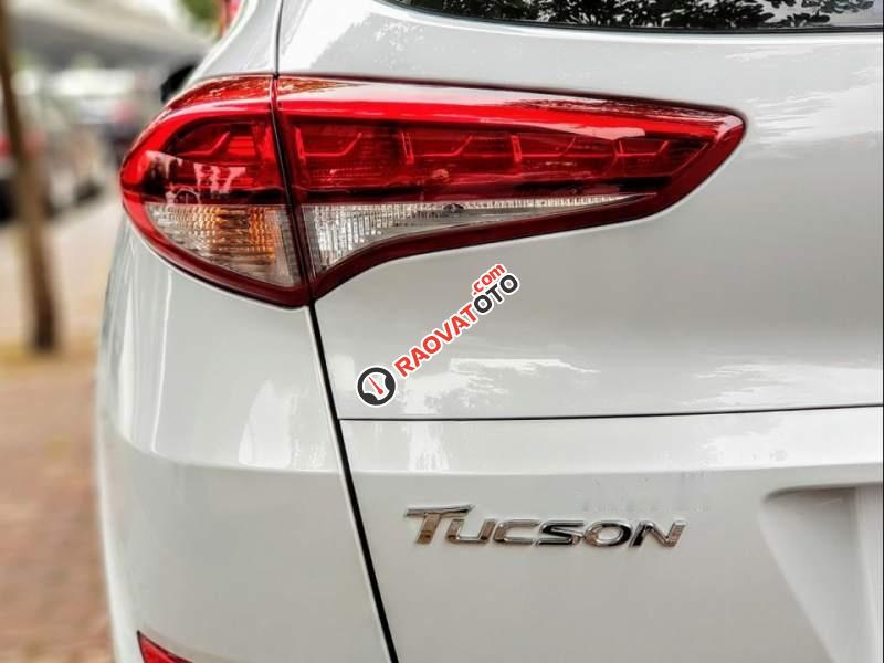 Bán Hyundai Tucson 2015, màu trắng, xe rất đẹp-1
