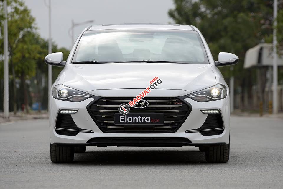 Hyundai Elantra 2019, xe có sẵn màu đỏ _ trắng, khuyến mãi lên đến 100 triệu - LH: 0919607676-0