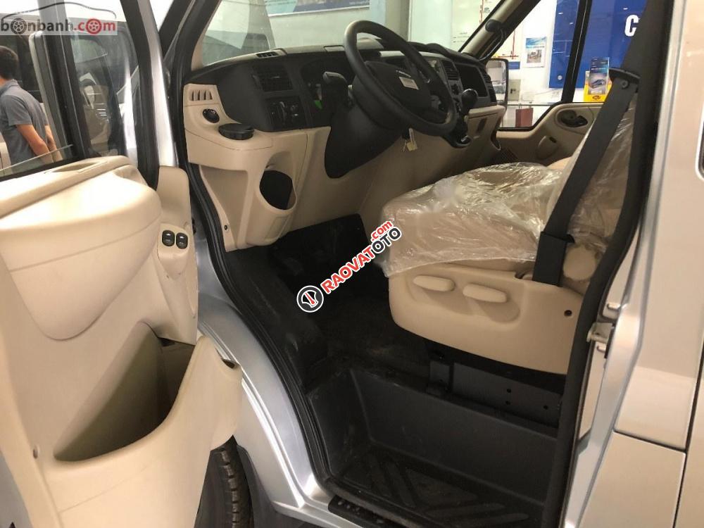 Bán xe Ford Transit SVP Limited năm sản xuất 2019, màu bạc-4