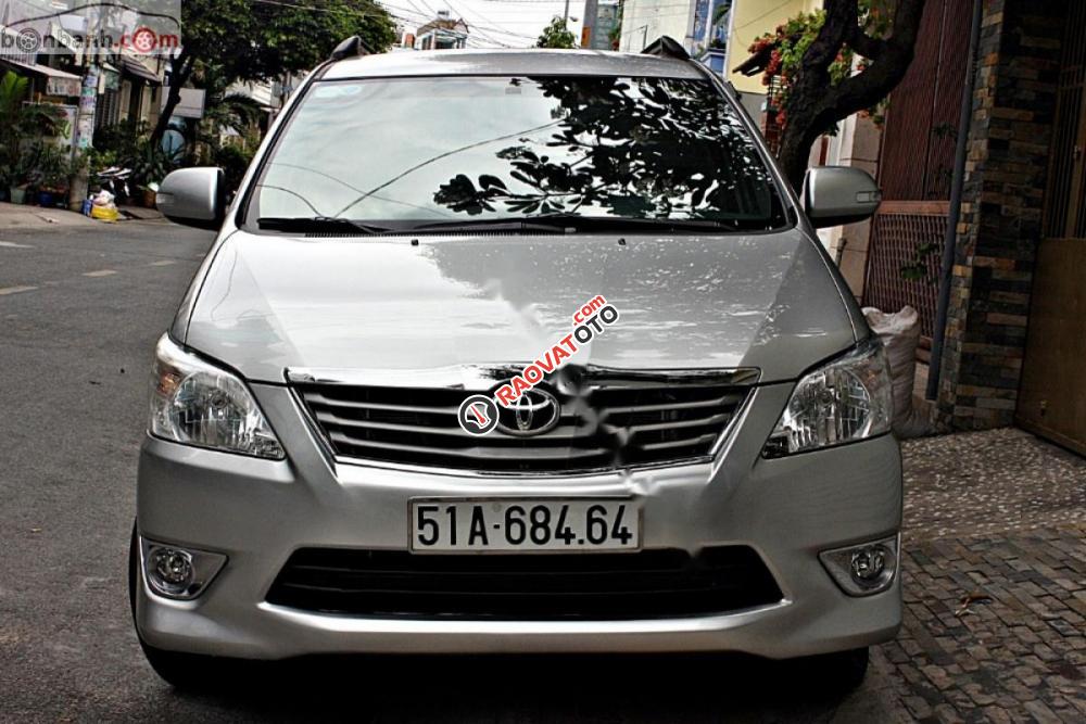 Xe Toyota Innova V sản xuất 2012, màu bạc số tự động-0