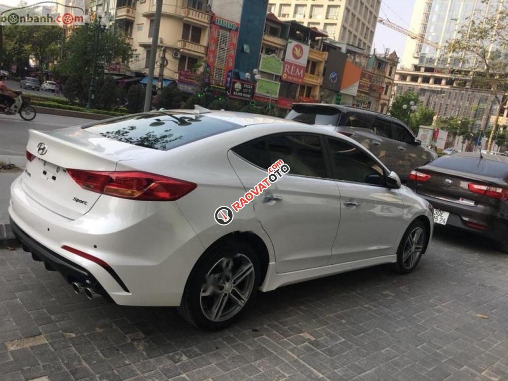 Bán xe Hyundai Elantra đời 2018, xe mới 100%, màu trắng, nội thất màu đen, số tự động, máy xăng, bản Sport-1