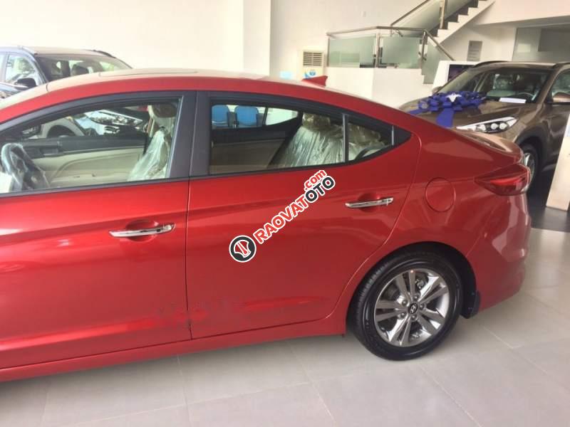 Bán Hyundai Elantra 1.6AT 2018, màu đỏ, xe có sẵn giao ngay-1
