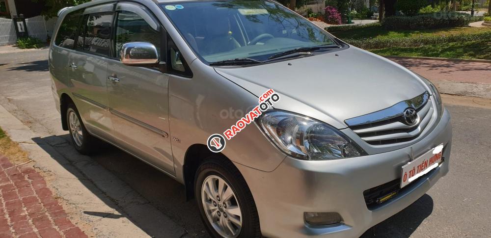 Bán Toyota Innova G 2.0 số sàn, đời T9/ 2009 màu bạc, 1 đời chủ sử dụng tuyệt đẹp-1