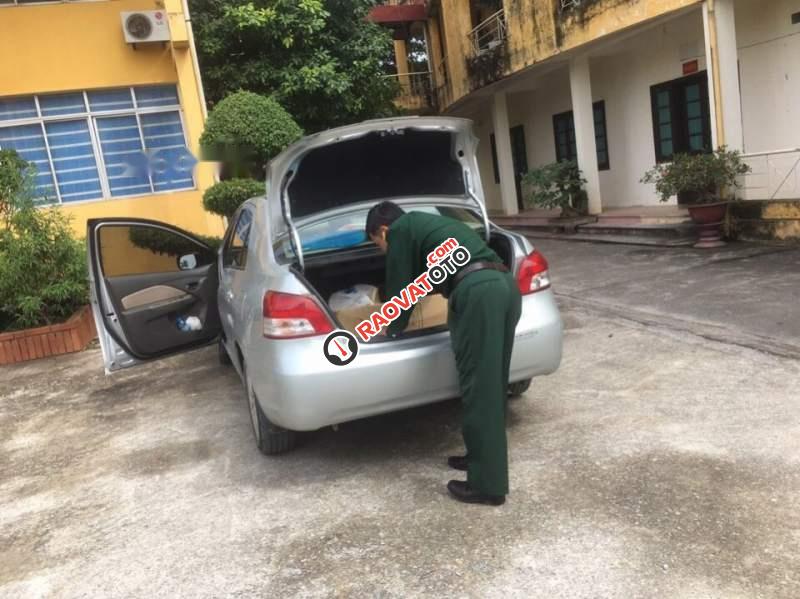 Bán xe Toyota Yaris AT năm 2009, màu bạc, nội thất đẹp-1