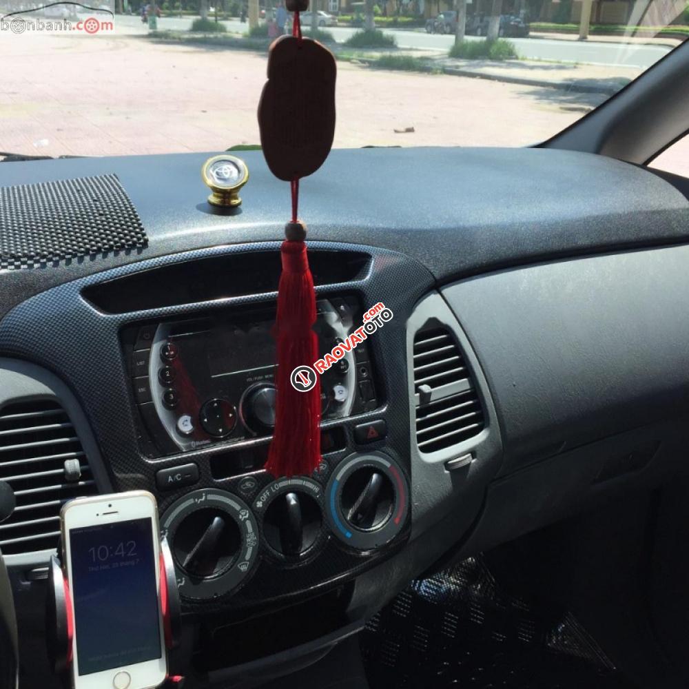 Bán ô tô Toyota Innova J đời 2009, màu bạc-0