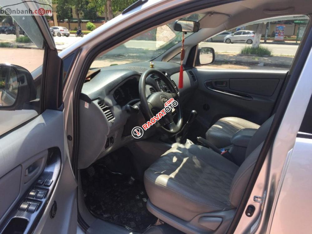 Bán ô tô Toyota Innova J đời 2009, màu bạc-3