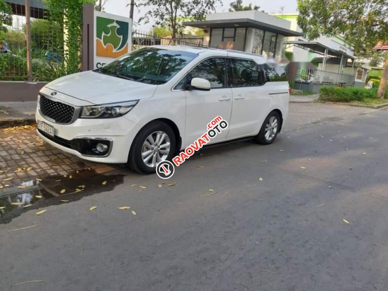 Cần bán xe Kia Sedona DATH đời 2016, màu trắng, xe gia đình -1