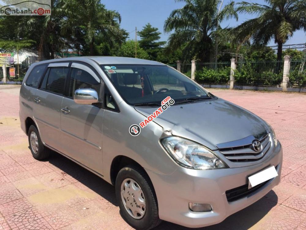 Bán ô tô Toyota Innova J đời 2009, màu bạc-1