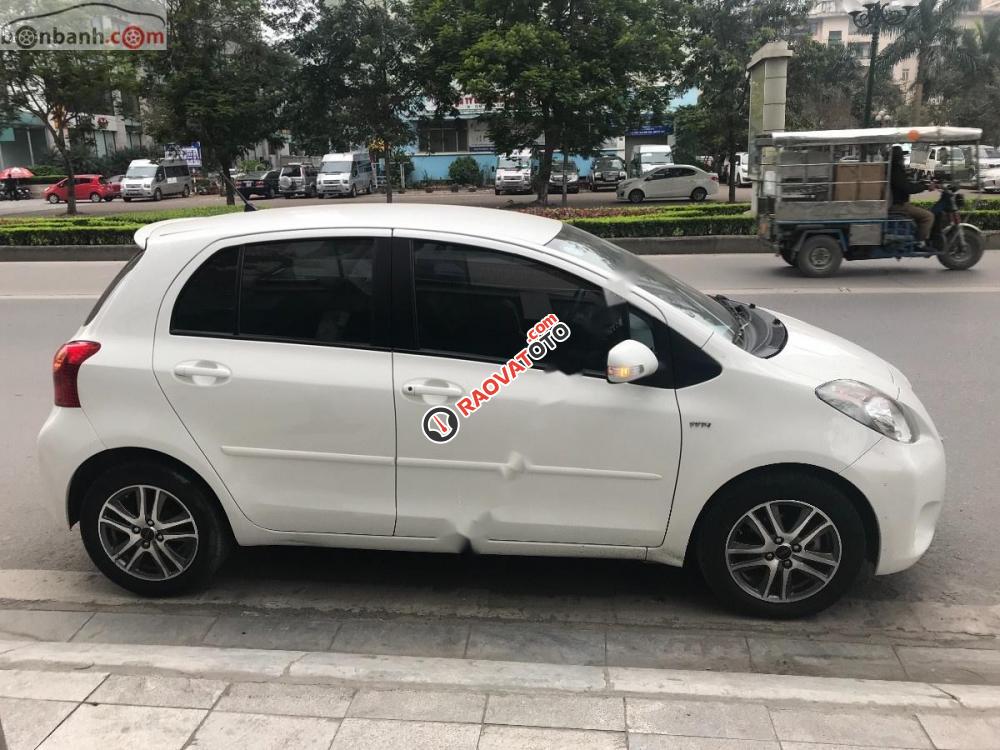 Bán Toyota Yaris RS sản xuất 2014, màu trắng, nhập khẩu-4