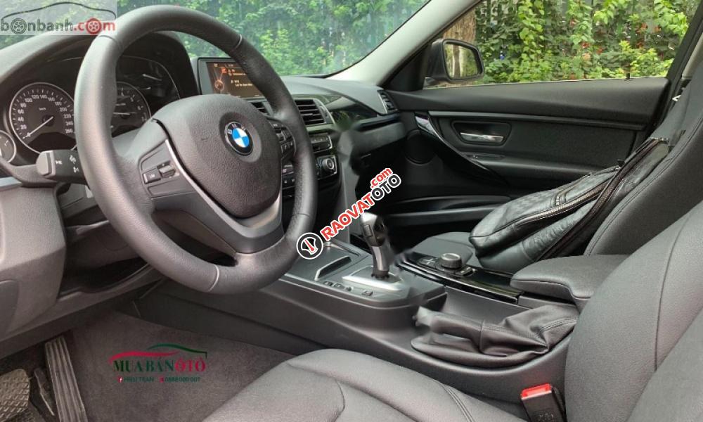 Bán xe BMW 3 Series đời 2018, màu nâu, nhanh tay liên hệ-2