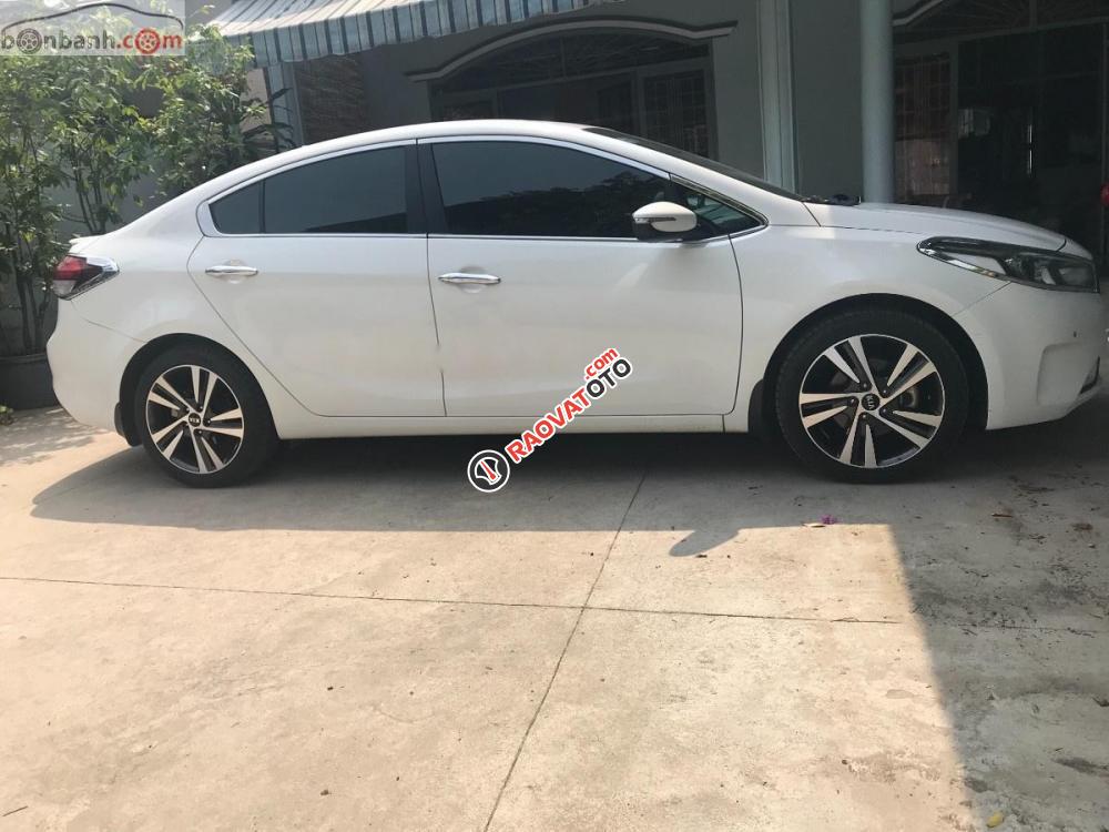 Bán xe Kia Cerato Signature 1.6 AT 2017, màu trắng, 550 triệu-0