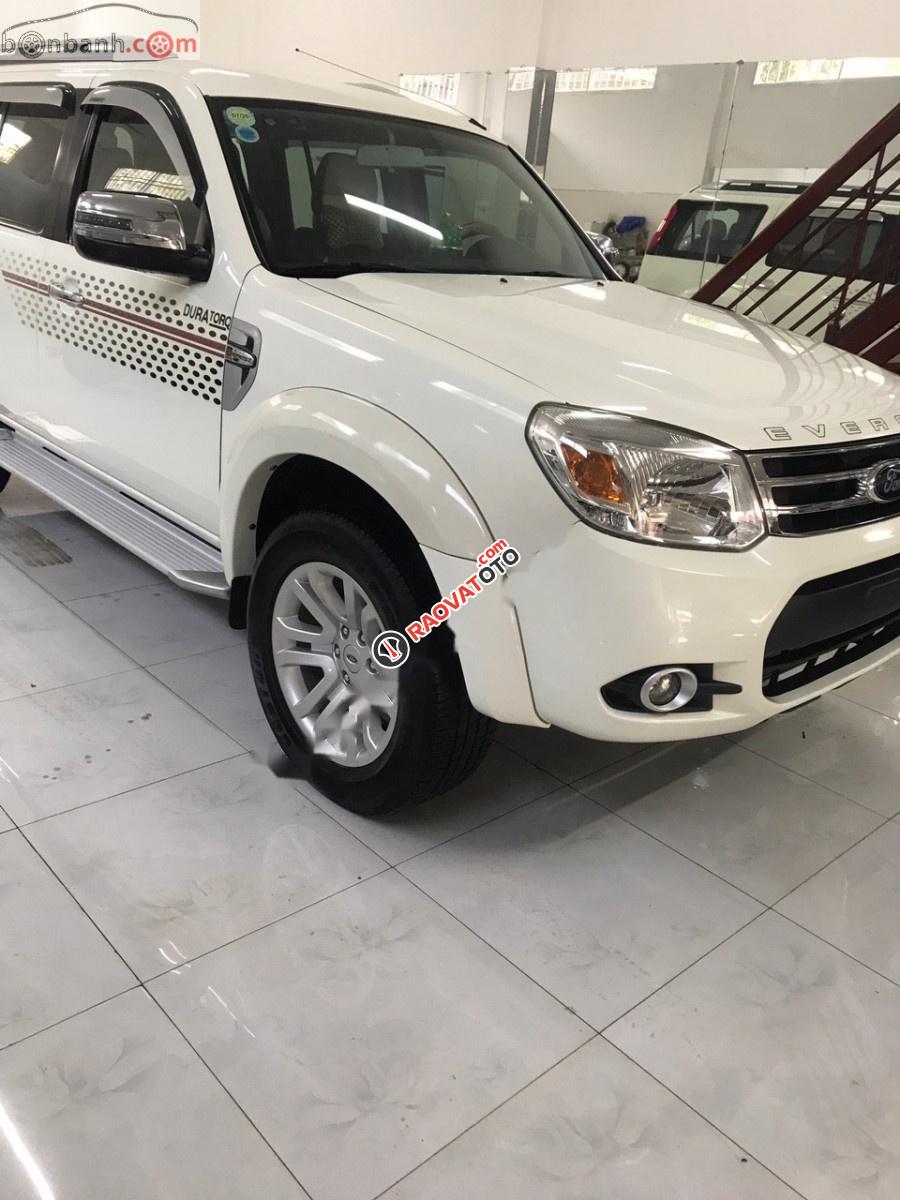 Cần bán Ford Everest 4x2 MT năm 2015, màu trắng, số sàn-5