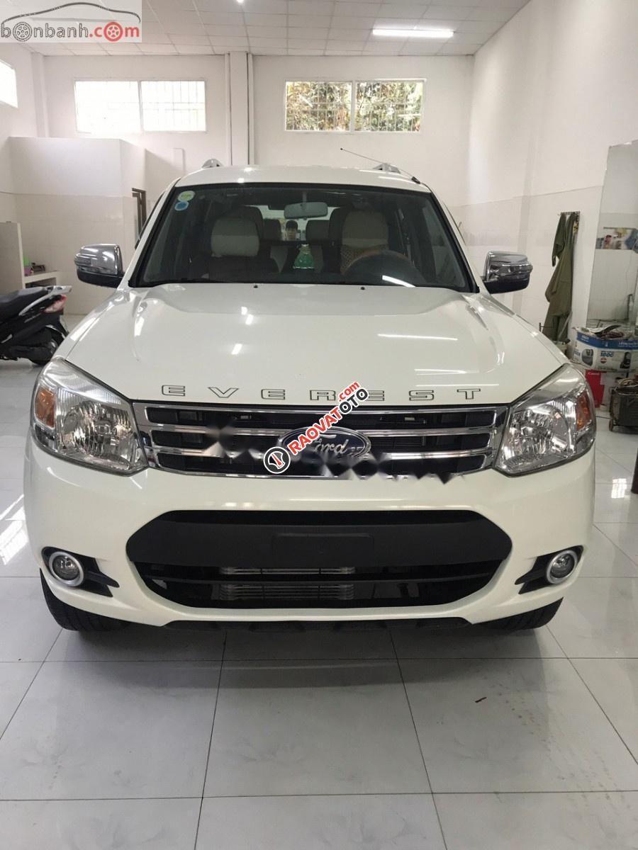 Cần bán Ford Everest 4x2 MT năm 2015, màu trắng, số sàn-0