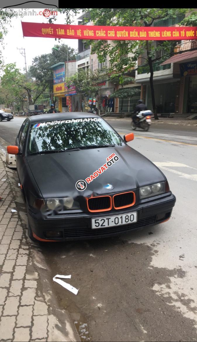Cần bán lại xe BMW 3 Series 320i đời 1996, màu đen, giá rẻ-4