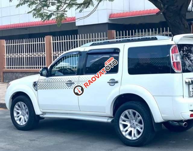 Bán gấp Ford Everest MT đời 2014, màu trắng, xe gia đình-0