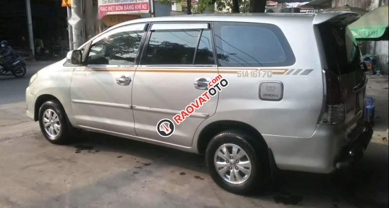 Cần bán lại xe Toyota Innova J năm 2009, màu bạc, không ngập nước hay hư hỏng-2