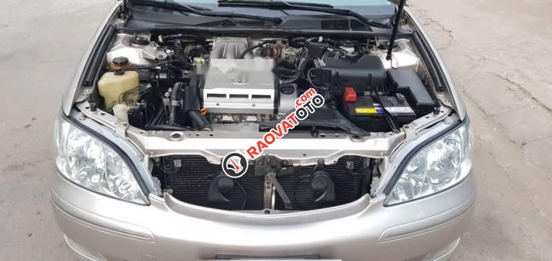 Cần bán Toyota Camry 3.0 sản xuất 2002, màu vàng giá cạnh tranh-5