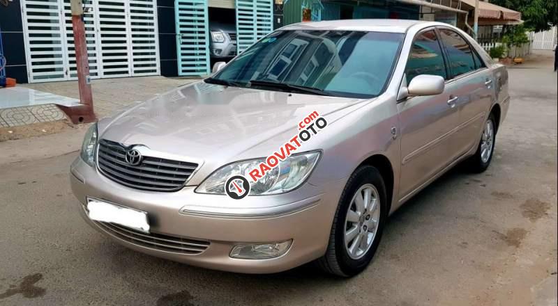 Cần bán Toyota Camry 3.0 sản xuất 2002, màu vàng giá cạnh tranh-0