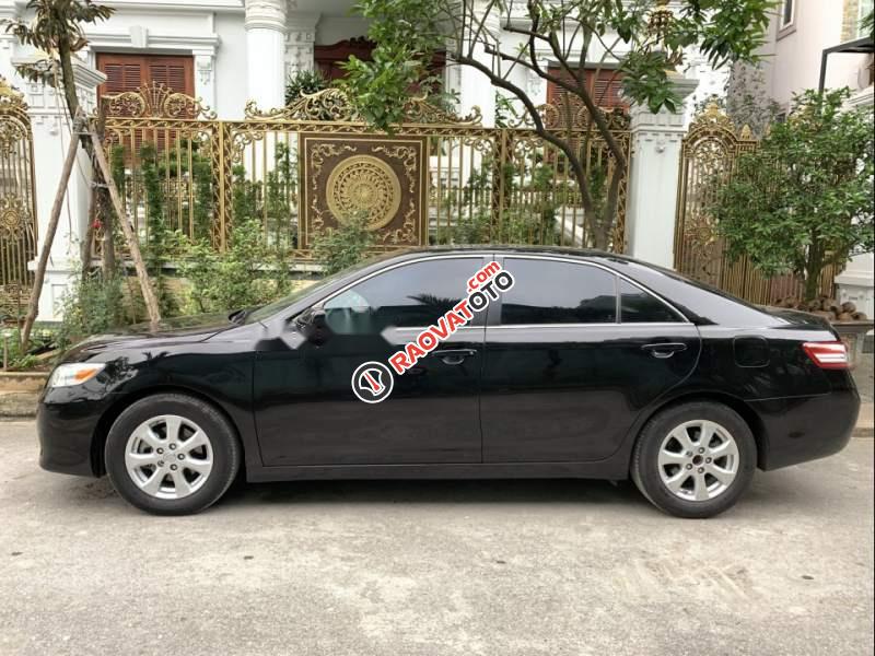Bán gấp Toyota Camry LE đời 2010, màu đen, nhập khẩu-1