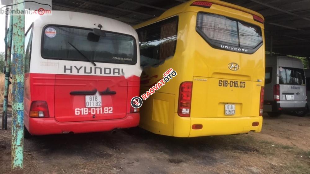 Cần bán Hyundai Universe đời 2015, màu vàng đã đi 150000 km-1