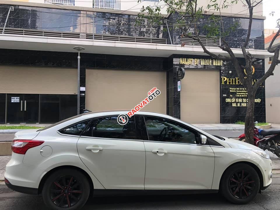 Bán xe Ford Focus Titanium sản xuất 2014, màu trắng, xe nhập-8