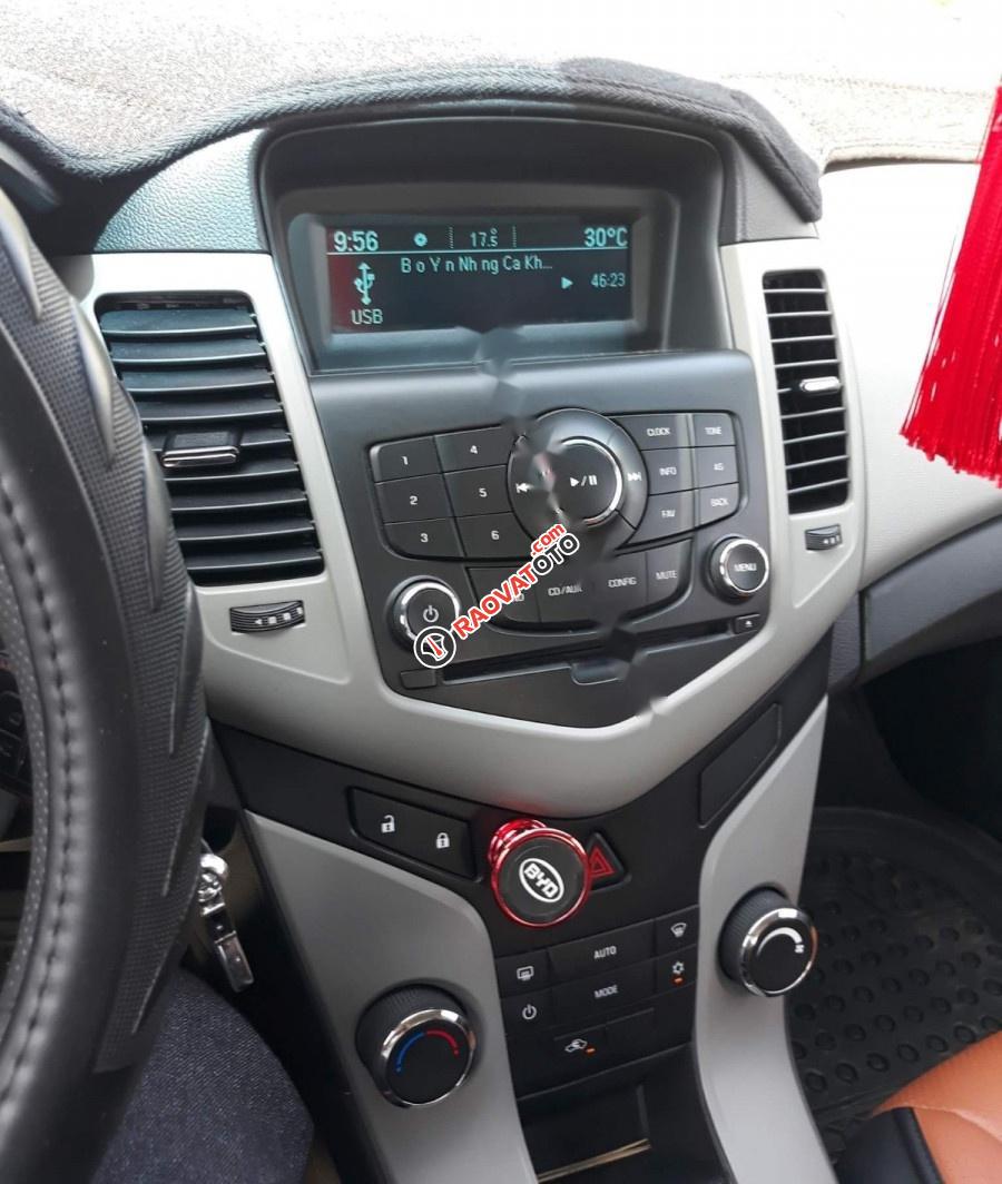 Bán Chevrolet Cruze LS đời 2014, màu trắng như mới, giá 412tr-8